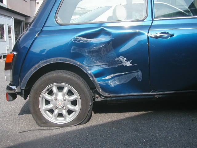 ローバーミニ　事故保険修理のイメージ